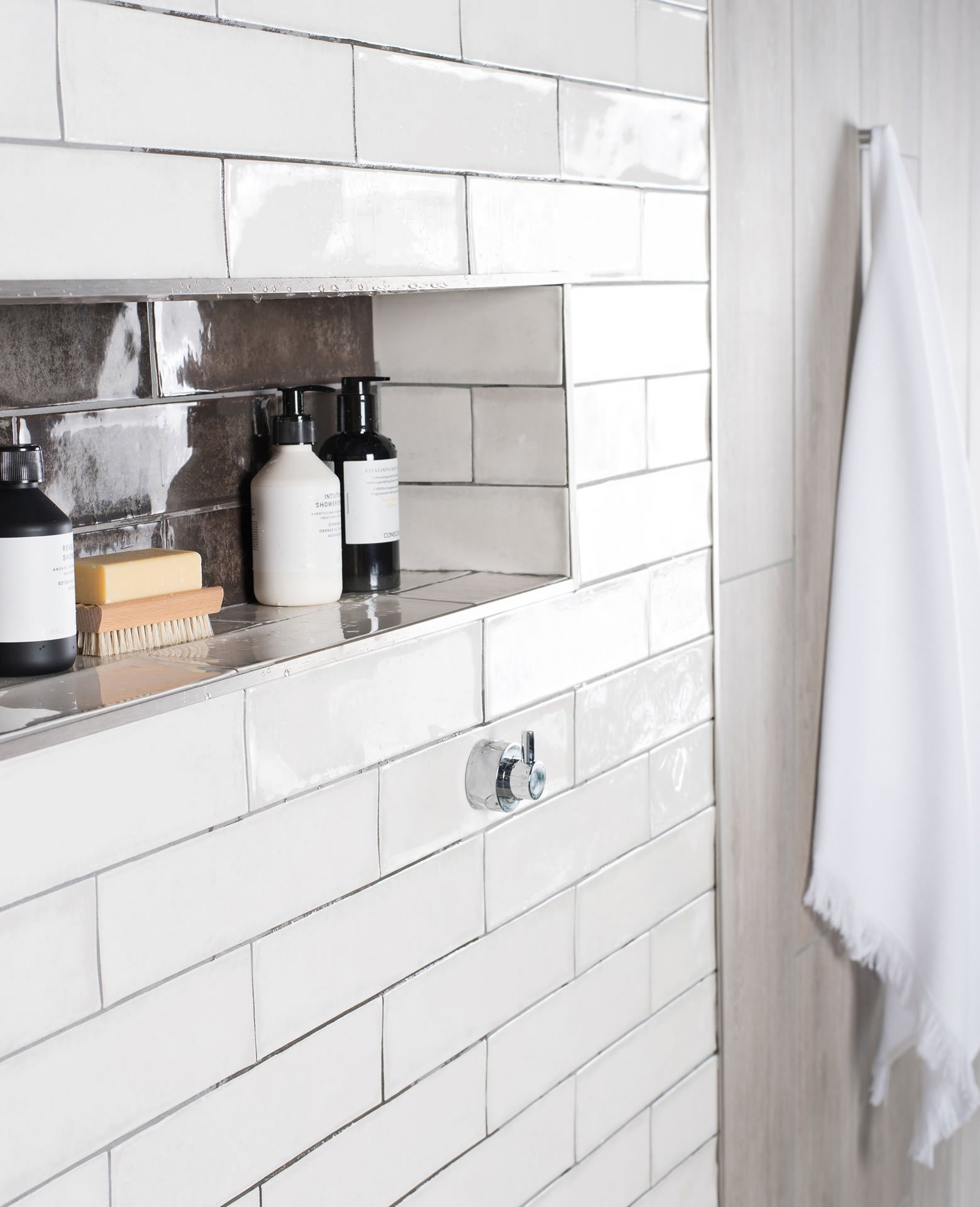 OGS CS1037 3007 1 original style tileworks montblanc anthracite black metro brick classic wall gloss tile bathroom