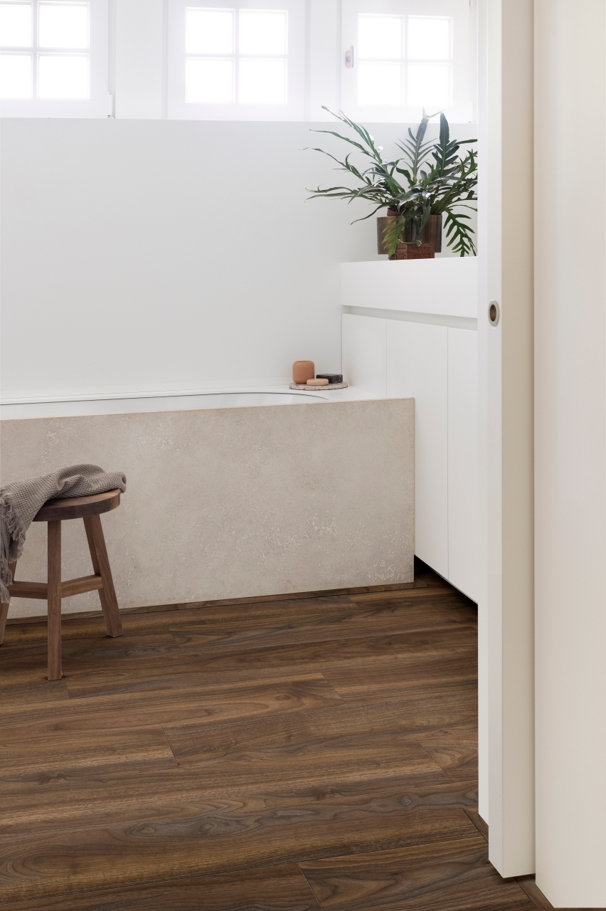 Moduleo Roots English Walnut 20896 LVT Bathroom rich