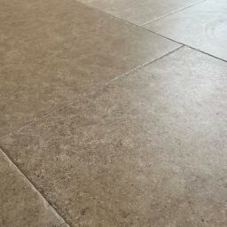 Cepes pearl porcelain tumbled edge tile. In a bath cotswold kitchen.