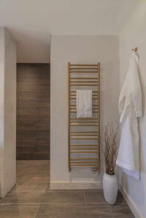 Meet Electric Brown Porcelain Wood
